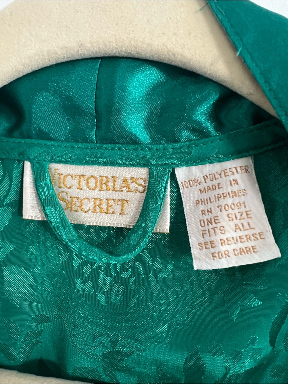 Vintage 80’s Victoria’s Secret Gold Label Robe - Picture 7 of 9